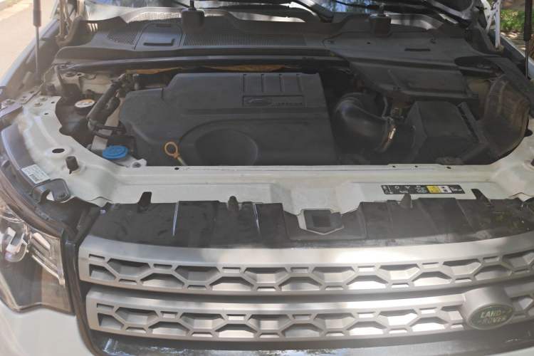 Used Land Rover Discovery Sport 2019 200PS PURE Edition China V Standard Engine Bay