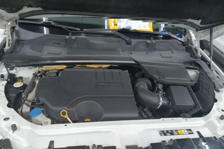 Used Land Rover Discovery Sport 2019 240 PS SE Version China VI Standard Engine Bay