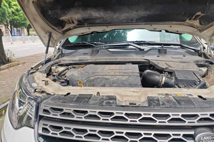 Used Land Rover Discovery Sport 2019 240 PS SE Version China VI Standard Engine Bay Right