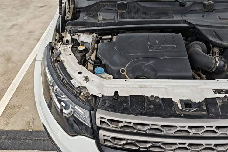 Used Land Rover Discovery Sport 2019 240 PS SE Version China VI Standard Engine Bay Right
