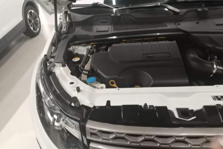 Used Land Rover Discovery Sport 2019 240 PS SE Version China VI Standard Engine Bay Right