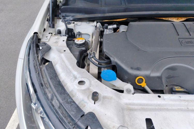 Used Land Rover Discovery Sport 2019 240 PS SE Version China VI Standard Engine Bay Right
