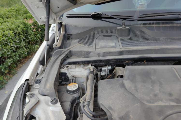 Used Land Rover Discovery Sport 2019 240 PS SE Version China VI Standard Engine Bay Right