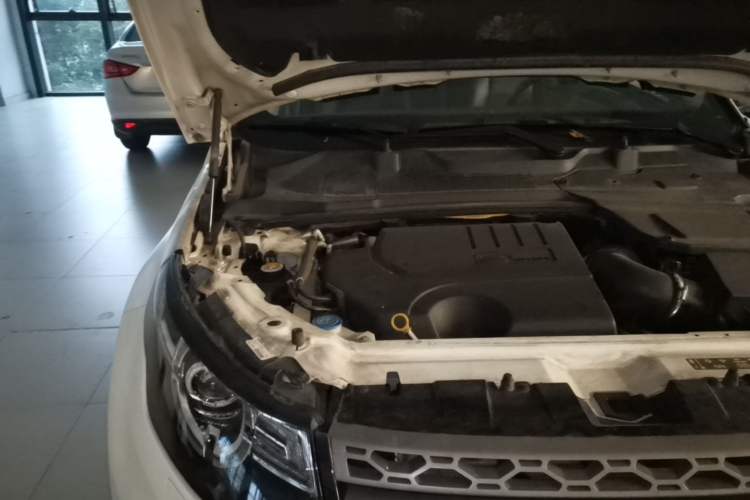 Used Land Rover Discovery Sport 2019 240 PS PURE Edition China VI Standard Engine Bay Right