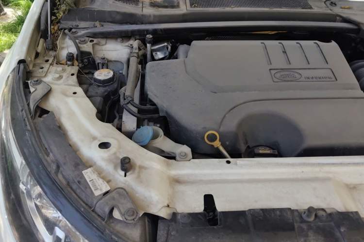 Used Land Rover Discovery Sport 2019 240 PS SE Version China VI Standard Engine Bay Right