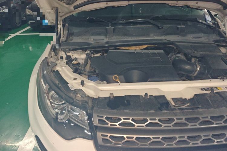 Used Land Rover Discovery Sport 2019 240 PS SE Version China VI Standard Engine Bay Right