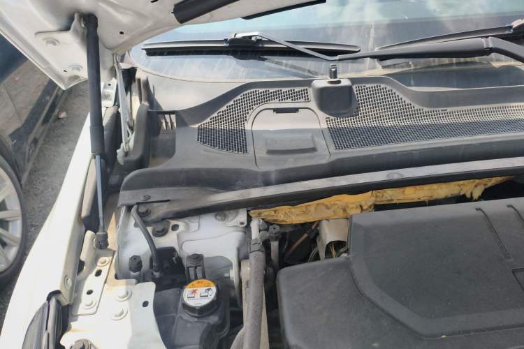Used Land Rover Discovery Sport 2019 200PS PURE Edition China VI Standard Engine Bay Right