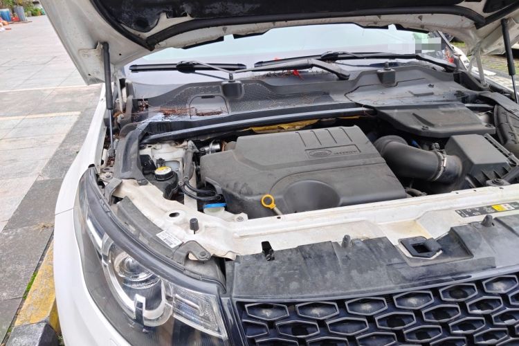 Used Land Rover Discovery Sport 2019 240 PS SE Dynamic Version China VI Standard Engine Bay Right
