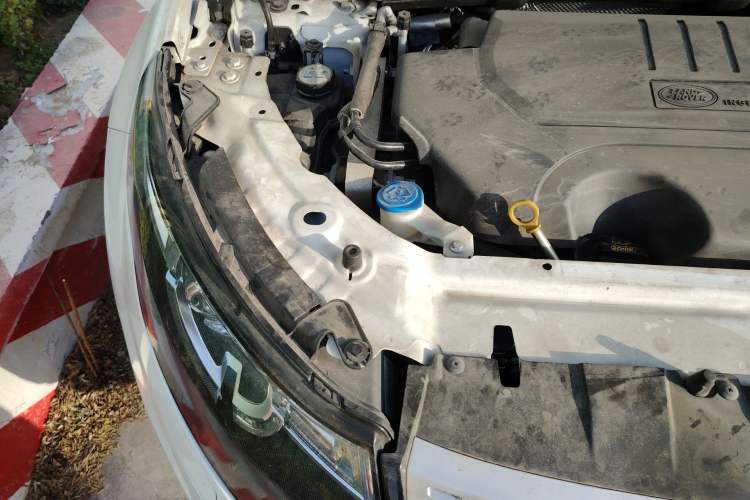 Used Land Rover Discovery Sport 2019 240 PS HSE Version China VI Standard Engine Bay Right