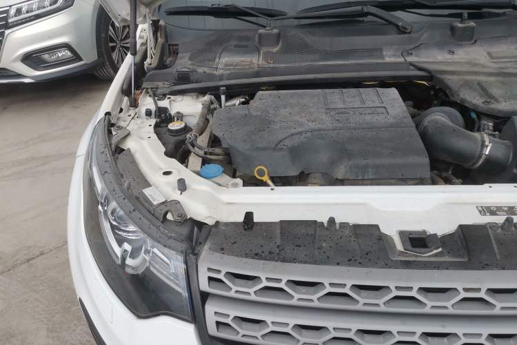 Used Land Rover Discovery Sport 2019 240 PS PURE Edition China VI Standard Engine Bay Right