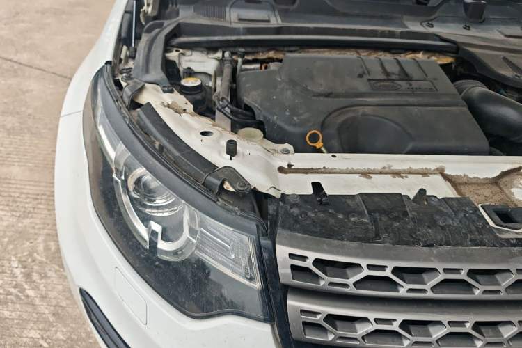 Used Land Rover Discovery Sport 2019 240 PS SE Version China VI Standard Engine Bay Right