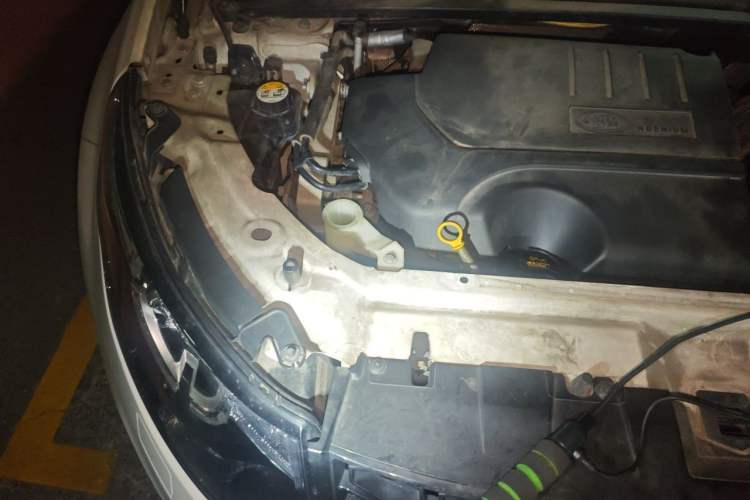 Used Land Rover Discovery Sport 2019 240 PS PURE Edition China VI Standard Engine Bay Right