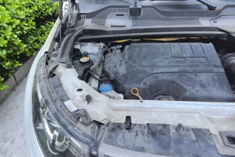 Used Land Rover Discovery Sport 2019 240 PS SE Version China VI Standard Engine Bay Right