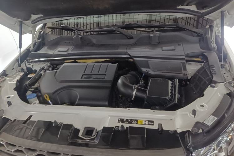Used Land Rover Discovery Sport 2019 240 PS SE Version China V Standard Engine Bay