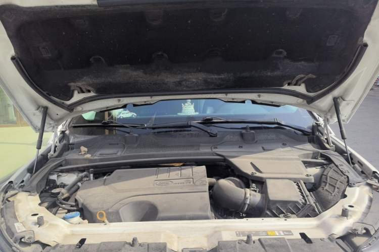 Used Land Rover Discovery Sport 2019 240 PS SE Version China V Standard Engine Bay
