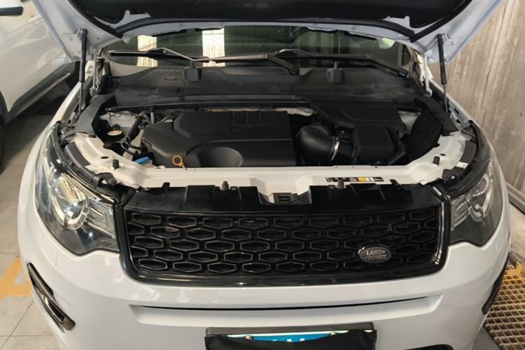 Used Land Rover Discovery Sport 2019 240 PS SE Dynamic Version China VI Standard Engine Bay
