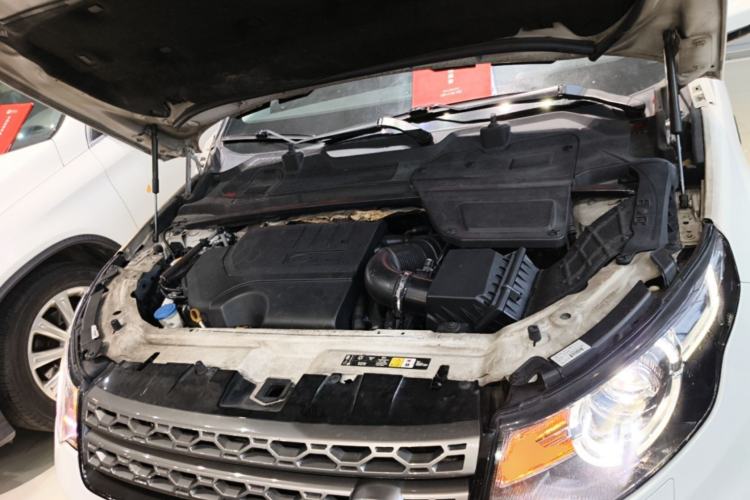Used Land Rover Discovery Sport 2019 240 PS SE Version China VI Standard Engine Bay