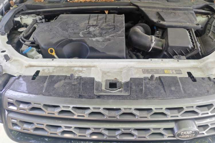 Used Land Rover Discovery Sport 2019 240 PS SE Version China VI Standard Engine Bay
