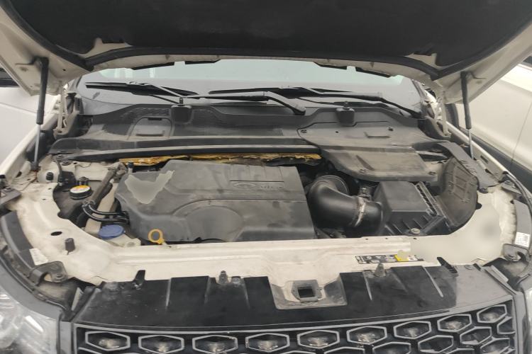 Used Land Rover Discovery Sport 2019 240 PS SE Dynamic Version China VI Standard Engine Bay