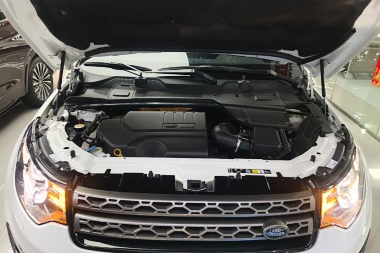 Used Land Rover Discovery Sport 2019 240 PS SE Version China VI Standard Engine Bay