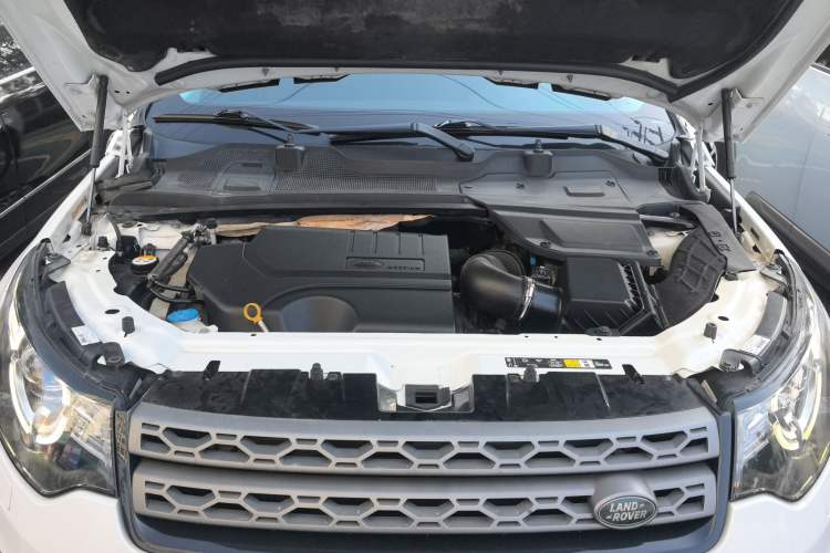 Used Land Rover Discovery Sport 2019 240 PS PURE Edition China V Standard Engine Bay