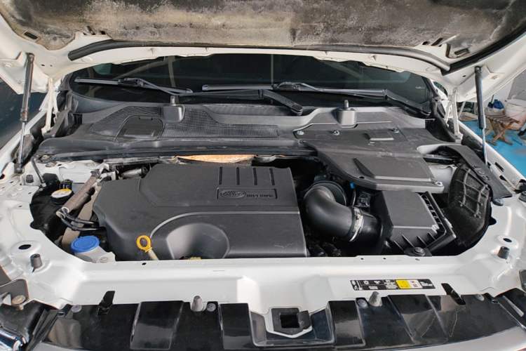 Used Land Rover Discovery Sport 2019 240 PS SE Version China V Standard Engine Bay