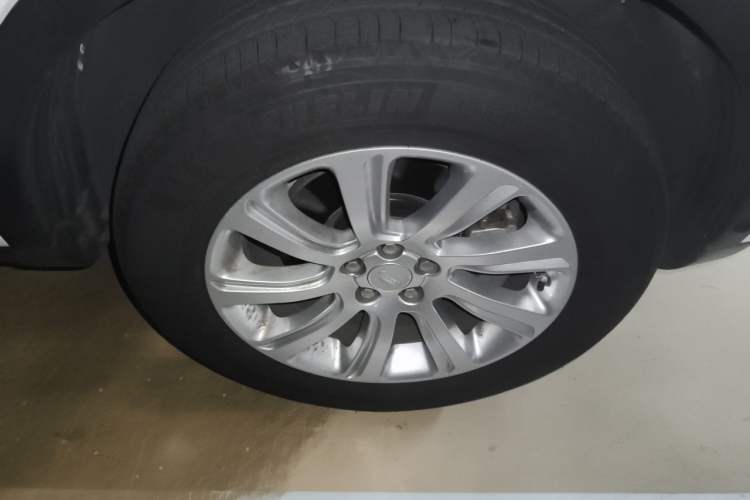 Used Land Rover Discovery Sport 2019 240 PS SE Version China VI Standard Exterior 1