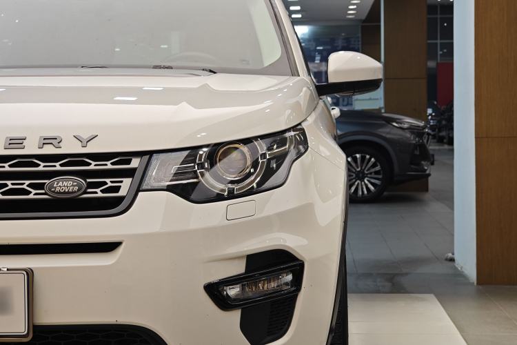 Used Land Rover Discovery Sport 2019 240 PS SE Version China VI Standard Exterior 1