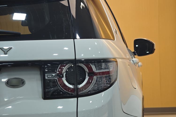 Used Land Rover Discovery Sport 2019 240 PS SE Version China VI Standard Exterior 11
