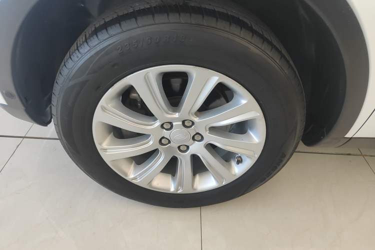 Used Land Rover Discovery Sport 2019 240 PS SE Version China VI Standard Exterior 3