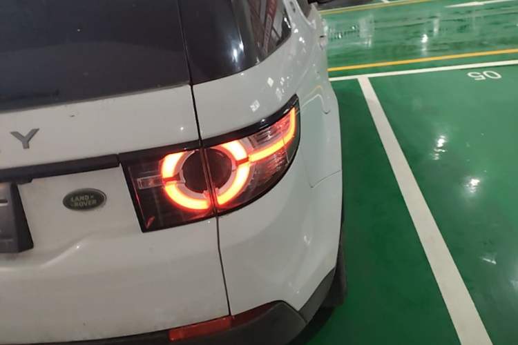 Used Land Rover Discovery Sport 2019 240 PS SE Version China VI Standard Exterior 3