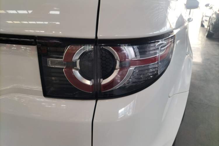 Used Land Rover Discovery Sport 2019 240 PS SE Version China VI Standard Exterior 3