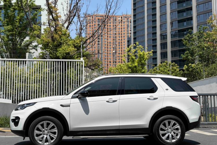 Used Land Rover Discovery Sport 2019 200PS PURE Edition China VI Standard Exterior 3