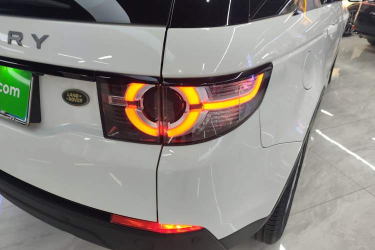 Used Land Rover Discovery Sport 2019 200PS PURE Edition China VI Standard Exterior 3