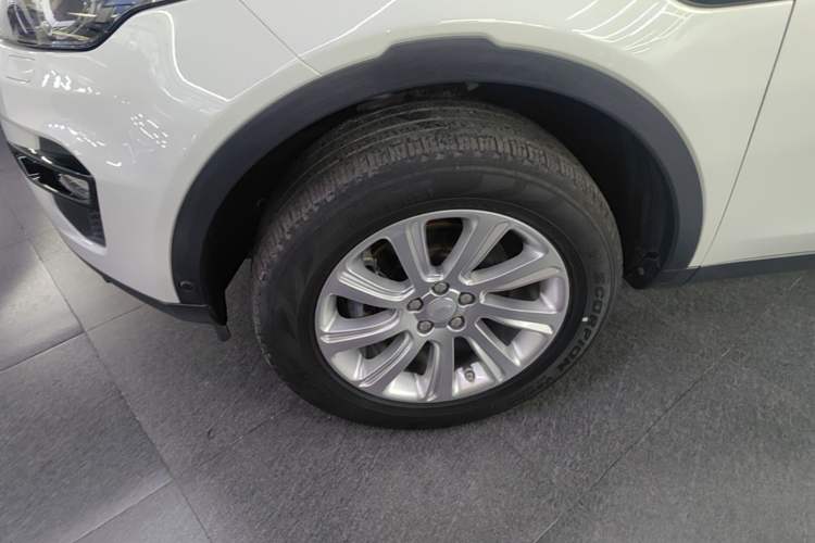 Used Land Rover Discovery Sport 2019 240 PS PURE Edition China VI Standard Exterior 4