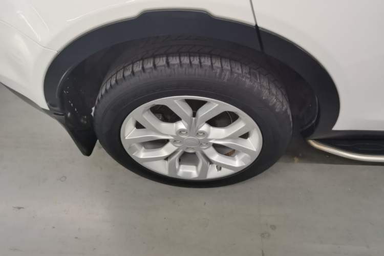 Used Land Rover Discovery Sport 2019 240 PS HSE Version China VI Standard Exterior 5