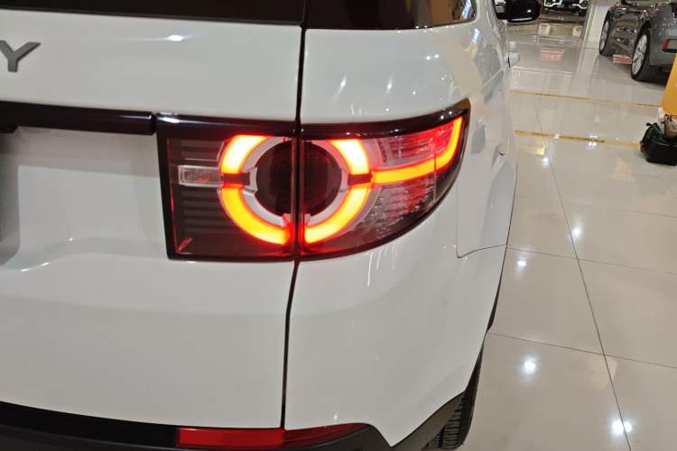 Used Land Rover Discovery Sport 2019 240 PS PURE Edition China VI Standard Exterior 6
