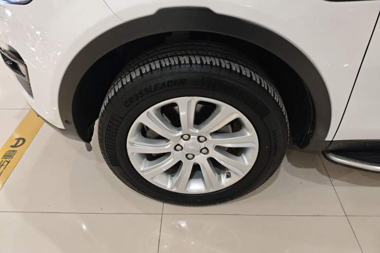 Used Land Rover Discovery Sport 2019 240 PS PURE Edition China VI Standard Exterior 7