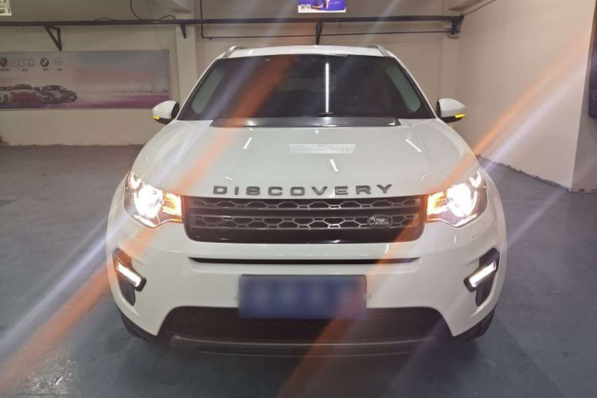 Used Land Rover Discovery Sport 2019 240 PS SE Version China VI Standard Front