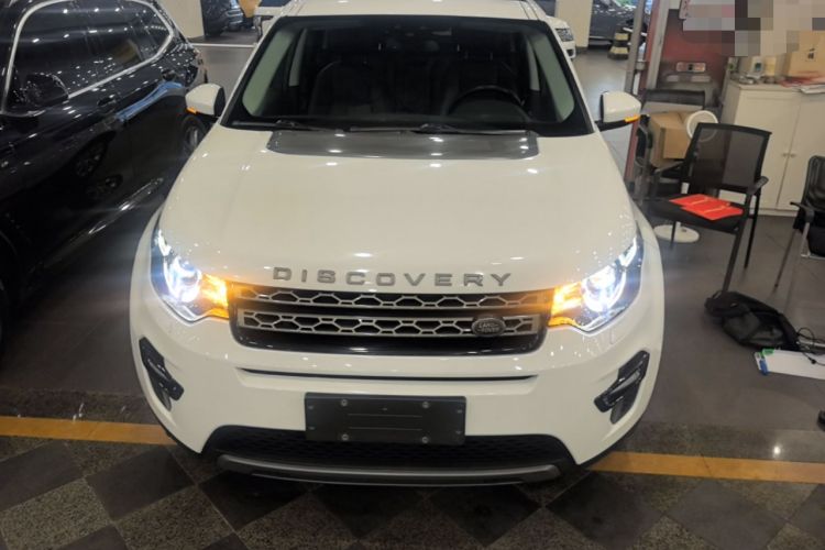 Used Land Rover Discovery Sport 2019 240 PS SE Version China VI Standard Front