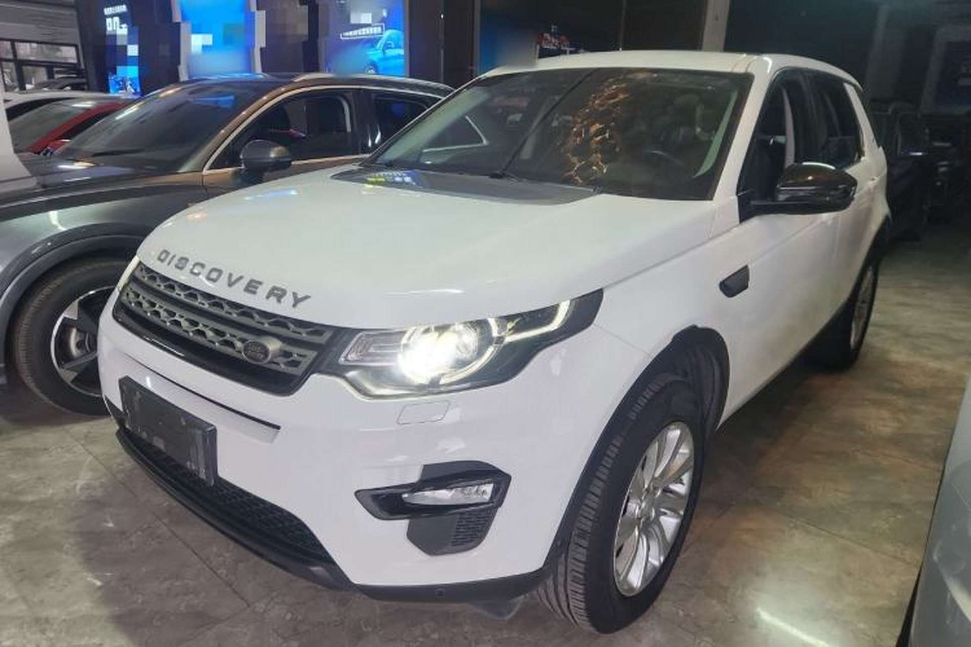 Used Land Rover Discovery Sport 2019 240 PS PURE Edition China VI Standard Front Left 45 Deg