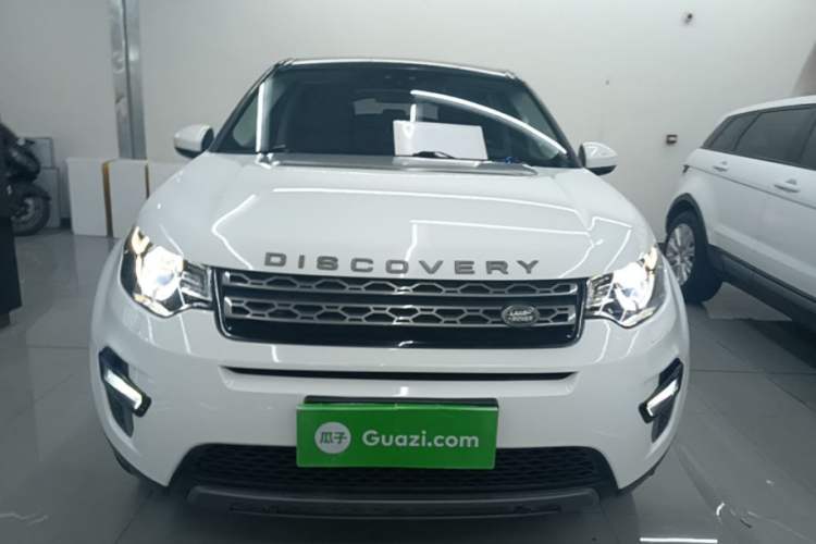Used Land Rover Discovery Sport 2019 240 PS SE Version China VI Standard Front