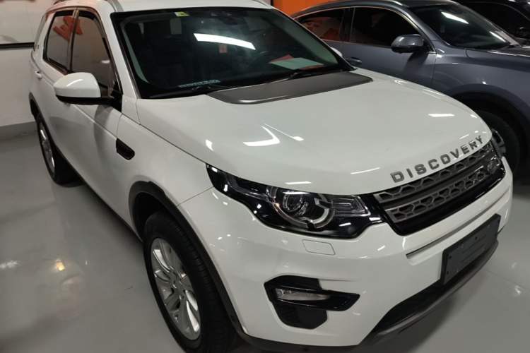 Used Land Rover Discovery Sport 2019 240 PS SE Version China VI Standard Front Right 45 Deg