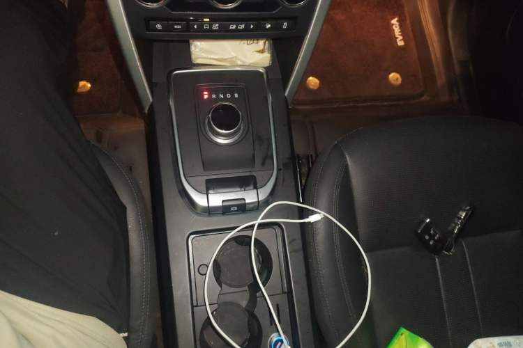 Used Land Rover Discovery Sport 2019 240 PS SE Version China VI Standard Gear Lever