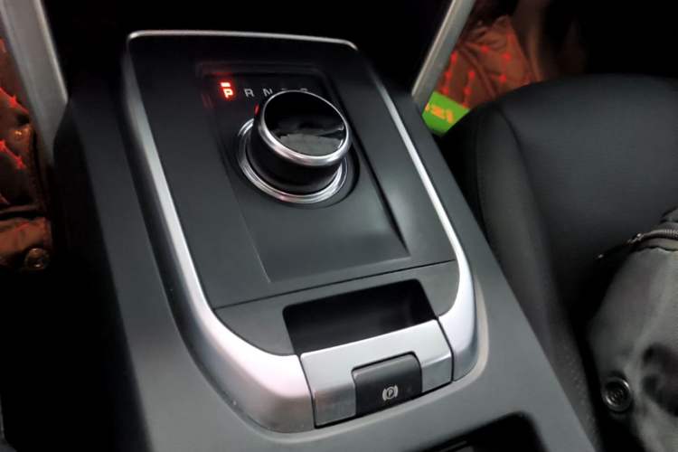 Used Land Rover Discovery Sport 2019 240 PS HSE Version China VI Standard Gear Lever