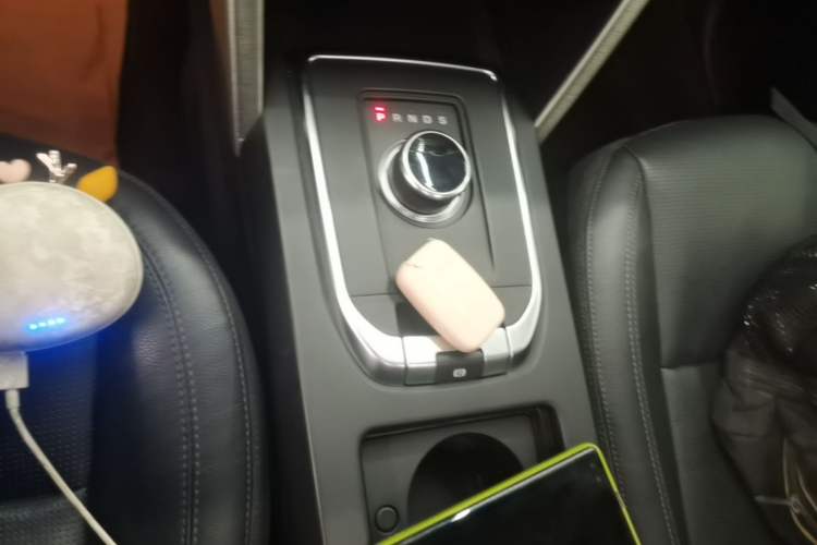 Used Land Rover Discovery Sport 2019 240 PS SE Version China VI Standard Gear Lever