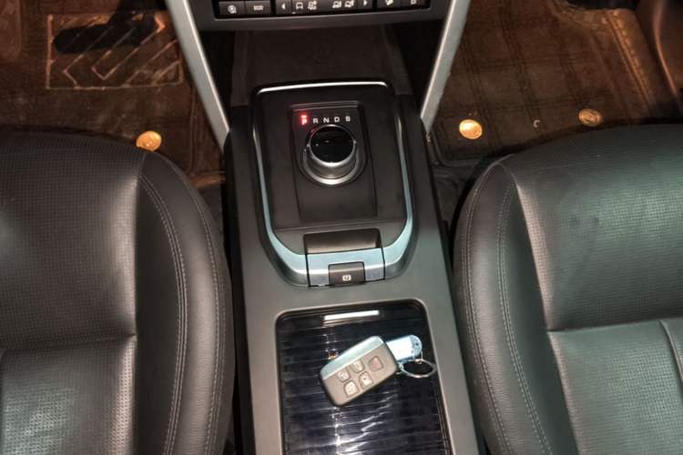 Used Land Rover Discovery Sport 2019 240 PS SE Version China VI Standard Gear Lever