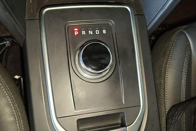 Used Land Rover Discovery Sport 2019 240 PS PURE Edition China VI Standard Gear Lever