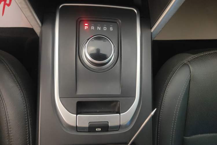 Used Land Rover Discovery Sport 2019 240 PS SE Version China VI Standard Gear Lever