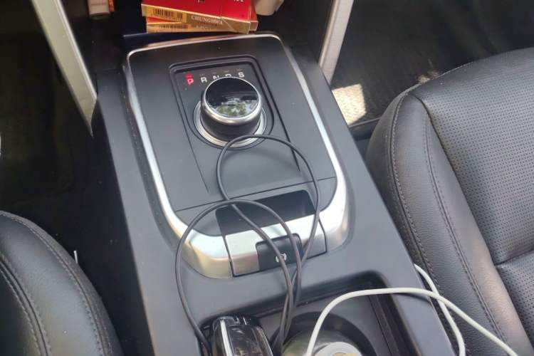 Used Land Rover Discovery Sport 2019 240 PS SE Version China VI Standard Gear Lever